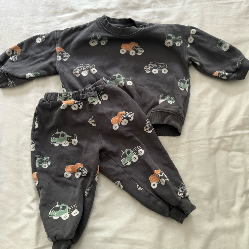 H&M Toddled Charcoal Sweatshirt and Pants Set with Vehicle Design